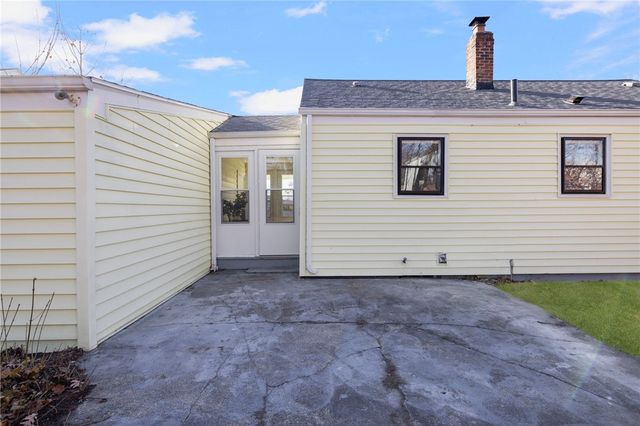 17 Loring Street, Cranston, RI 02920