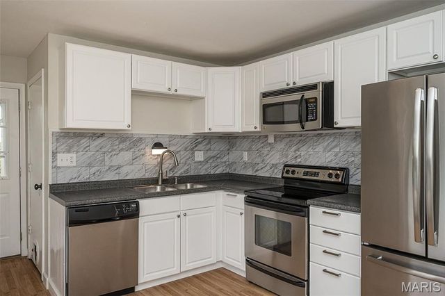 3224 Highgate Lane, St Charles, MO 63301