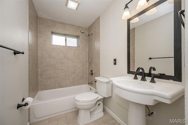 3224 Highgate Lane, St Charles, MO 63301