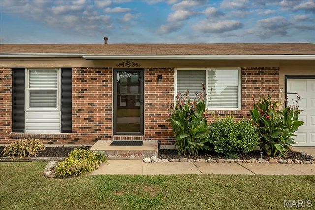 3224 Highgate Lane, St Charles, MO 63301