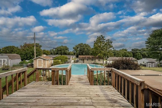 3224 Highgate Lane, St Charles, MO 63301