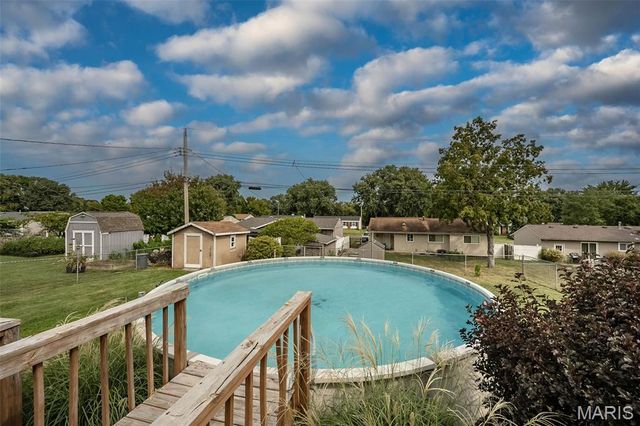 3224 Highgate Lane, St Charles, MO 63301
