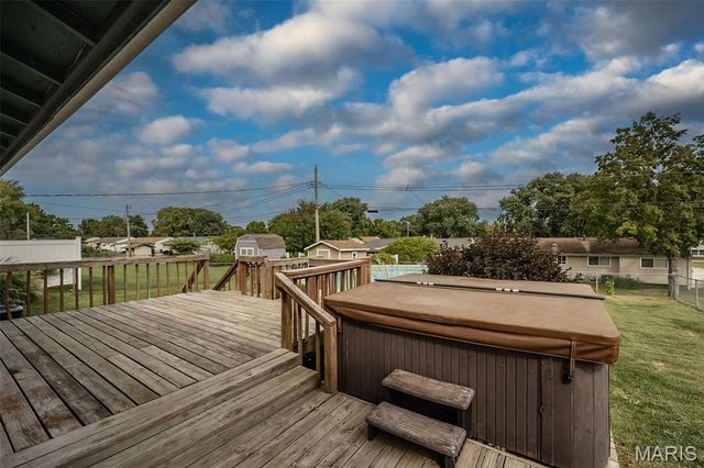 3224 Highgate Lane, St Charles, MO 63301
