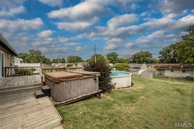 3224 Highgate Lane, St Charles, MO 63301