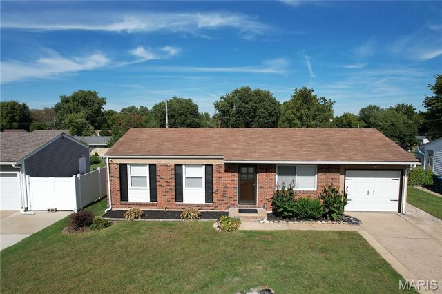 3224 Highgate Lane, St Charles, MO 63301