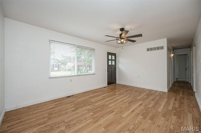 3224 Highgate Lane, St Charles, MO 63301