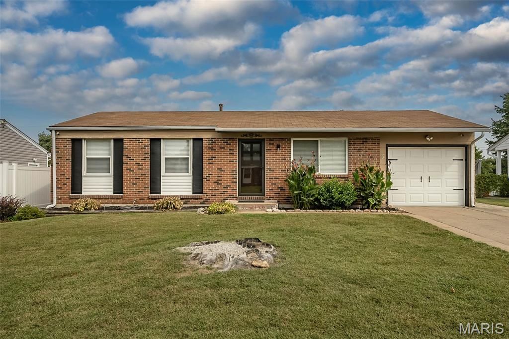 3224 Highgate Lane, St Charles, MO 63301