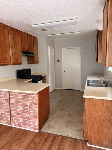 8010 Western Trail Drive, Houston, TX 77040