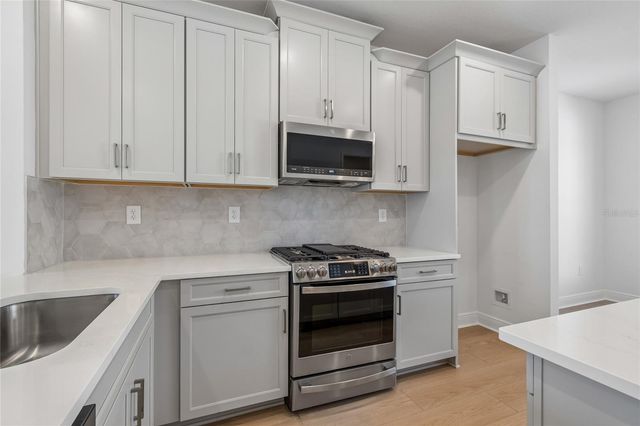 8123 SEAFLOWER PARKWAY, Bradenton, FL 34210