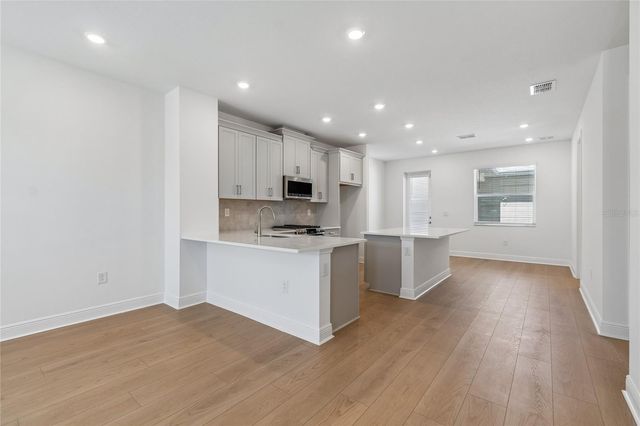 8123 SEAFLOWER PARKWAY, Bradenton, FL 34210