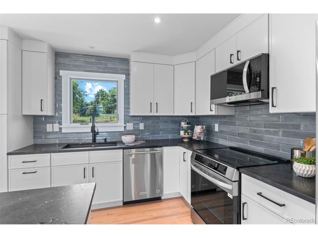 8836 Marathon Rd, Niwot, CO 80503