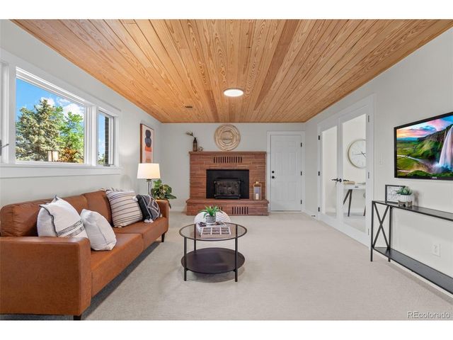 8836 Marathon Rd, Niwot, CO 80503