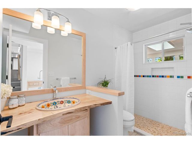 8836 Marathon Rd, Niwot, CO 80503