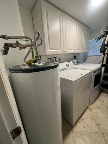 5724 S Bayberry Ln, Tamarac, FL 33319