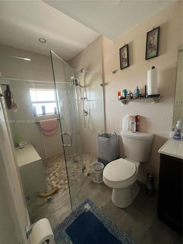 5724 S Bayberry Ln, Tamarac, FL 33319