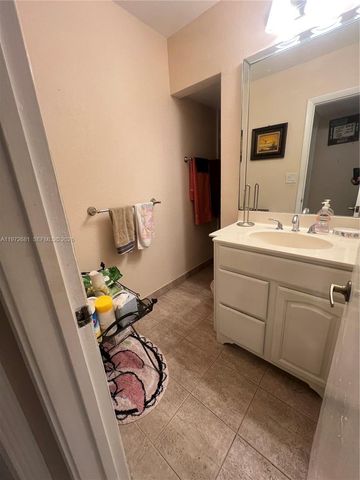 5724 S Bayberry Ln, Tamarac, FL 33319