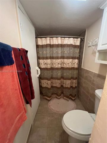 5724 S Bayberry Ln, Tamarac, FL 33319