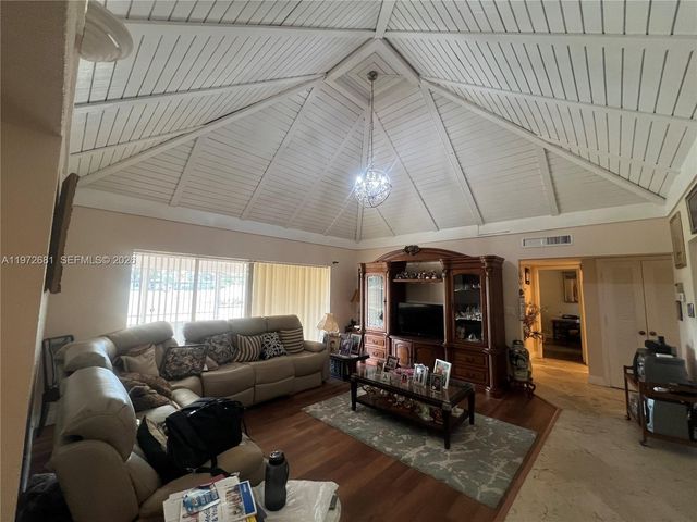 5724 S Bayberry Ln, Tamarac, FL 33319