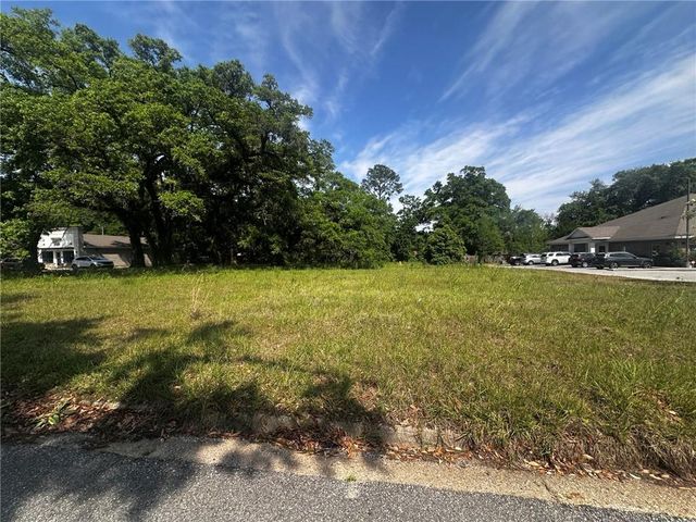 713 Oak Circle E Drive, Mobile, AL 36609