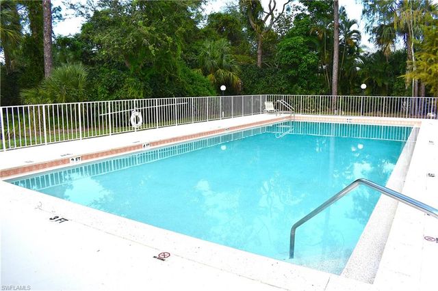 354 Dover Pl Apt 104, Naples, FL 34104