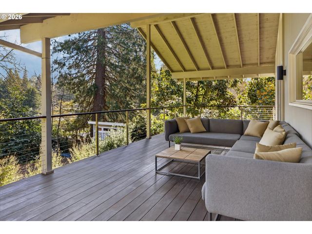 7175 Sw DOGWOOD Pl, Portland, OR 97225