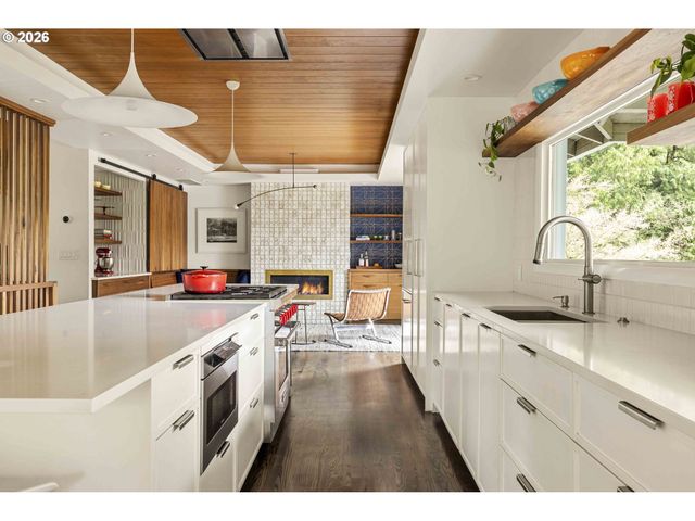 7175 Sw DOGWOOD Pl, Portland, OR 97225