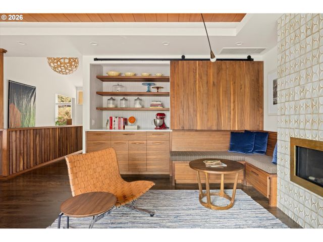 7175 Sw DOGWOOD Pl, Portland, OR 97225