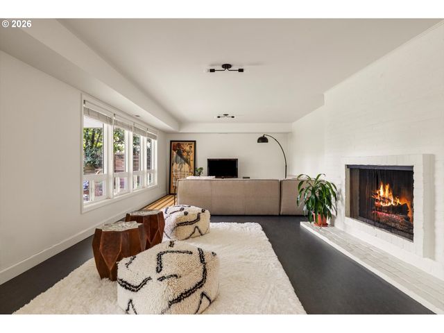 7175 Sw DOGWOOD Pl, Portland, OR 97225