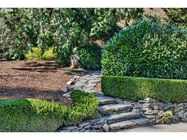 7175 Sw DOGWOOD Pl, Portland, OR 97225