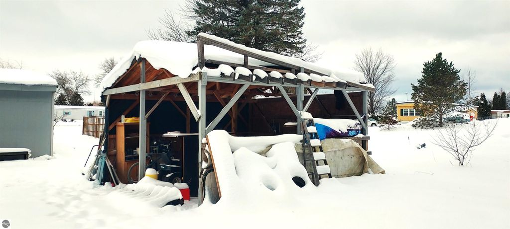 Image 15 of property listing at 4774 N Flamingo Drive, Traverse City, MI 49685