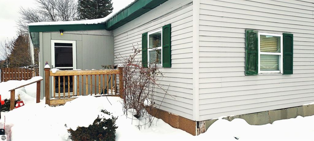 Image 2 of property listing at 4774 N Flamingo Drive, Traverse City, MI 49685