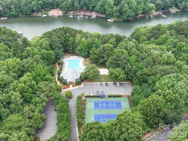 12532 Overlook Mountain Drive, Charlotte, NC 28216