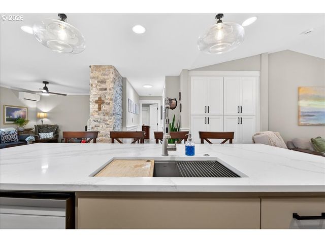 3935 Ne Brogden St, Hillsboro, OR 97124