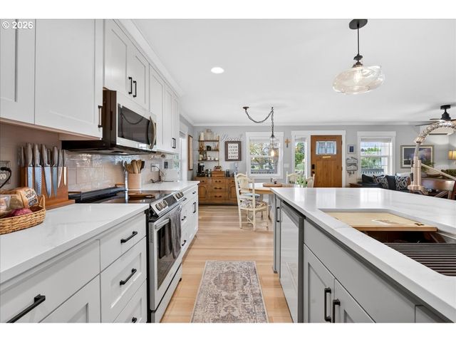 3935 Ne Brogden St, Hillsboro, OR 97124