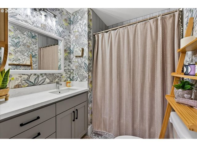 3935 Ne Brogden St, Hillsboro, OR 97124