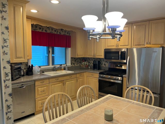 37 Fleetwood Drive, Waterbury, CT 06706