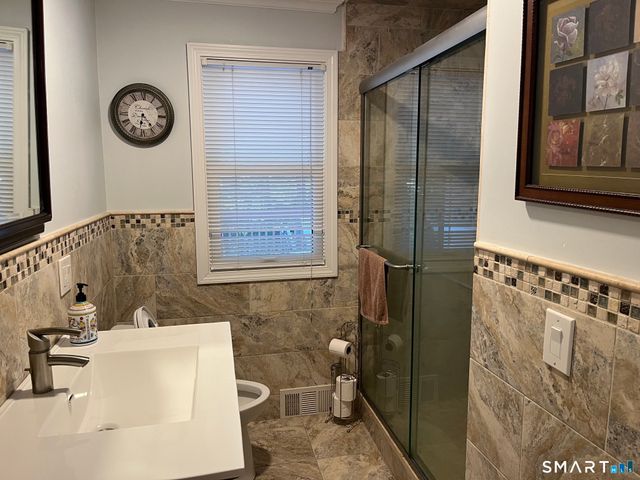 37 Fleetwood Drive, Waterbury, CT 06706