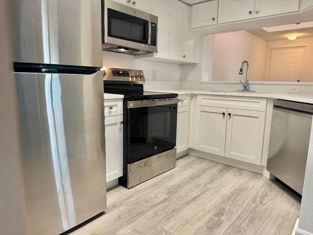 2725 Anzio Court 304, Palm Beach Gardens, FL 33410