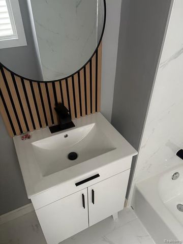 66 W Montana Street, Highland Park, MI 48203