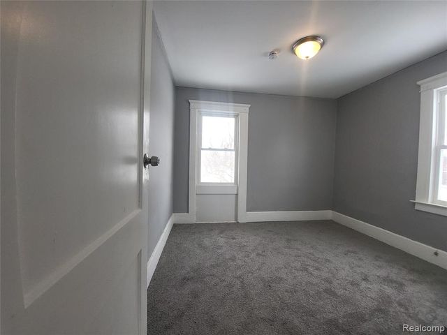 66 W Montana Street, Highland Park, MI 48203