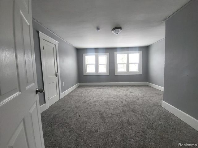 66 W Montana Street, Highland Park, MI 48203