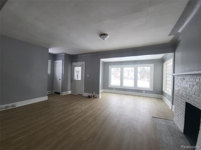 66 W Montana Street, Highland Park, MI 48203