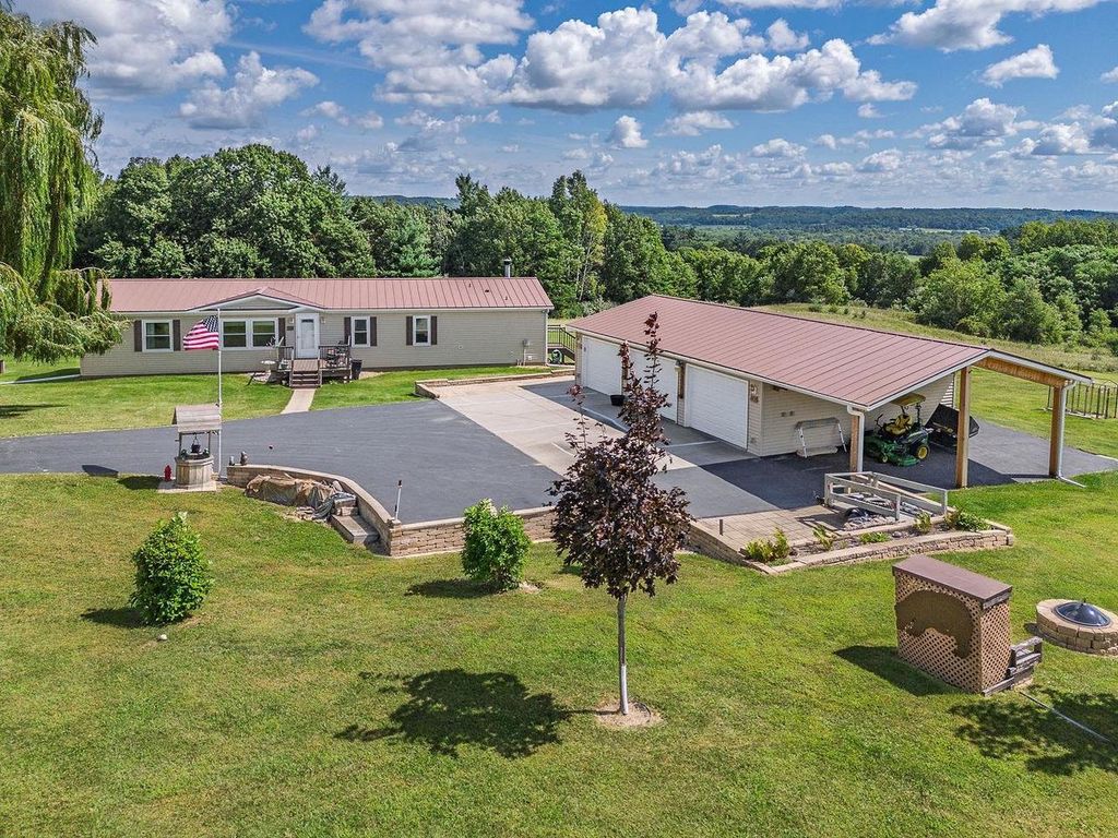 S1162 Dutch Hollow Mound Court, La Valle, WI 53941