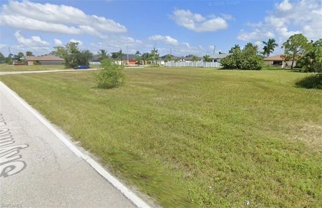 1217 Skyline BLVD, Cape Coral, FL 33991