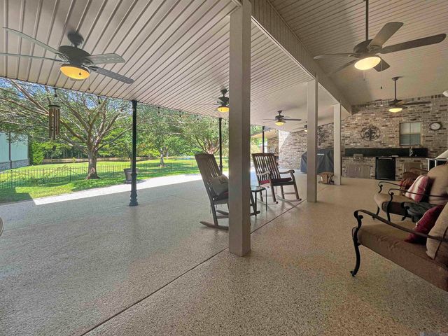 10313 Magnolia Blossom Ave, Greenwell Springs, LA 70739