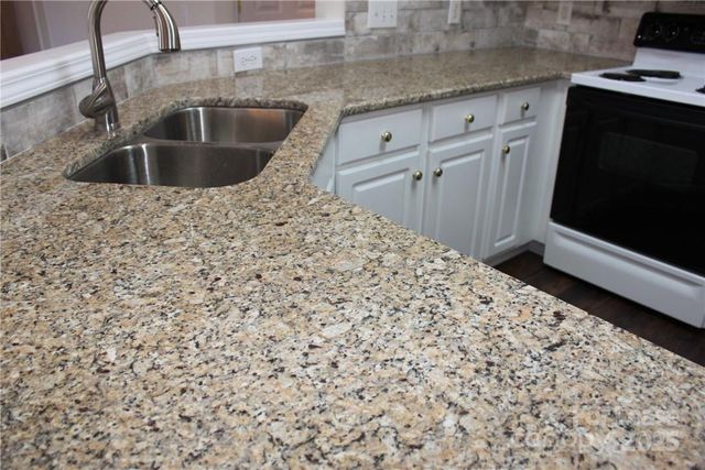 2715 Old Ironside Drive, Charlotte, NC 28213