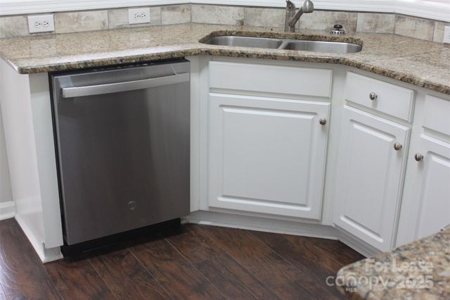 2715 Old Ironside Drive, Charlotte, NC 28213