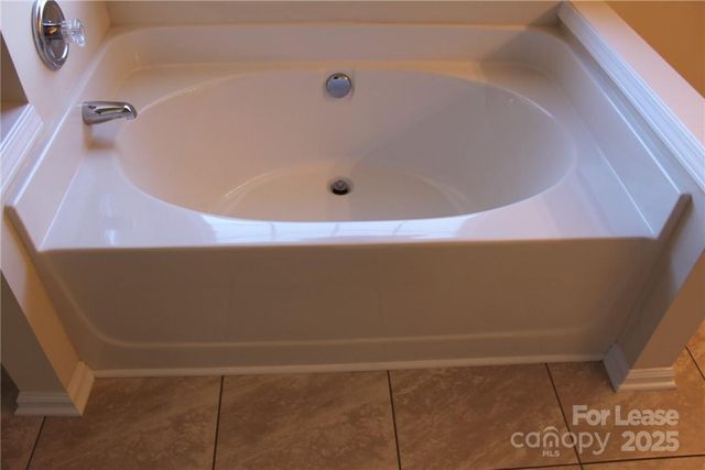 2715 Old Ironside Drive, Charlotte, NC 28213