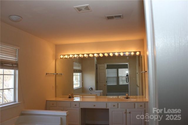 2715 Old Ironside Drive, Charlotte, NC 28213