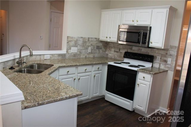 2715 Old Ironside Drive, Charlotte, NC 28213